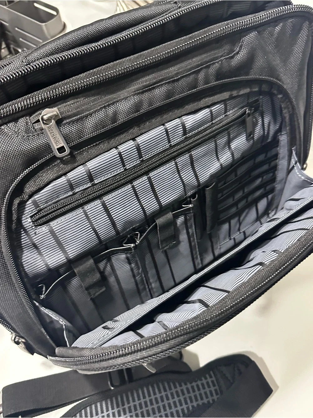 Kenneth Cole Reaction Relatively Easy Laptop Briefcase Business Backpack Black